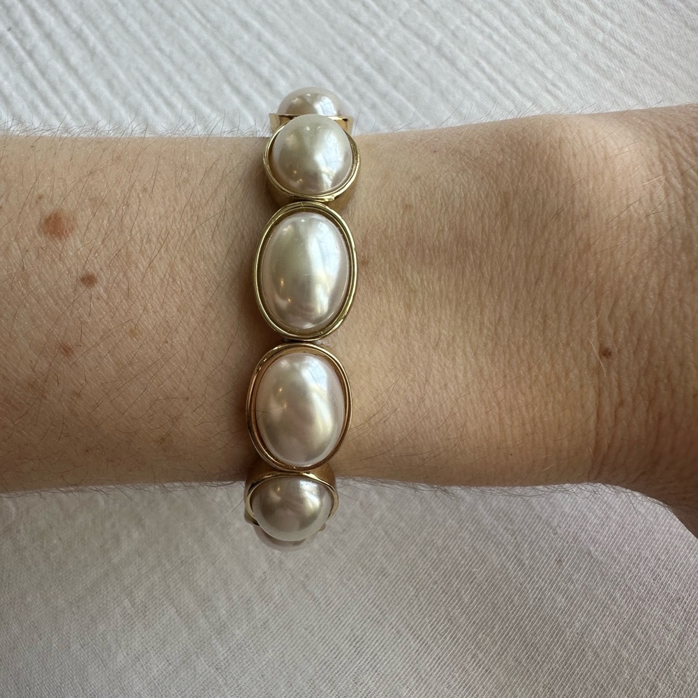 Elegant Gold and Pearl Colored Gemstone Bracelet